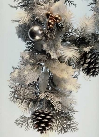 Enjoy a large selection of premium glass holiday themed cutting boards. Christmas themed art premium glass cutting boards to add a touch of beauty to your holiday home decorations. These glass art boards make a wonderful Christmas present that the receive