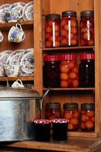 The kitchen is the heart of the home. Wonderful childhood memories are made in Mom's kitchen. The aroma of fresh baked bread, country style breakfast, holiday feasts... Wonderful glass cutting boards will add a touch of beauty in your kitchen or dining a